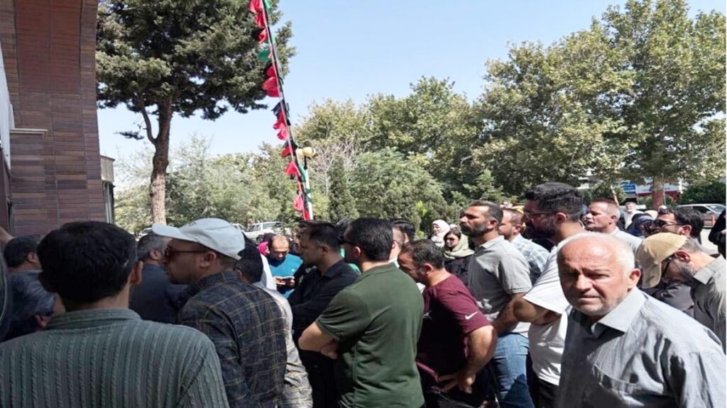 احتجاجات إيران تتواصل في مدن عدة وإعلام النظام نفسه يحذر من انتفاضة وشيكة