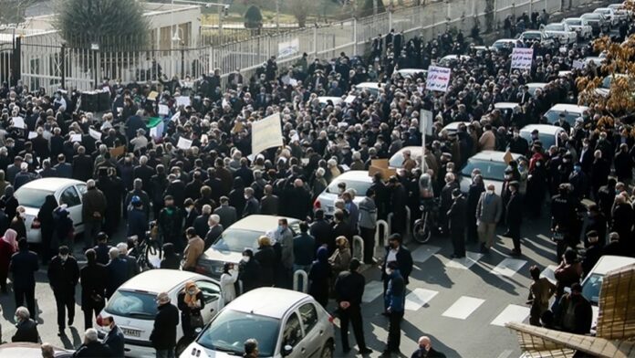 بعد وقف إطلاق النار، النظام الإيراني يواجه الحساب الداخلي