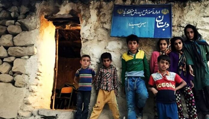 مركز الإحصاء الإيراني يعلن عن ارتفاع معدل التسرب من المدارس