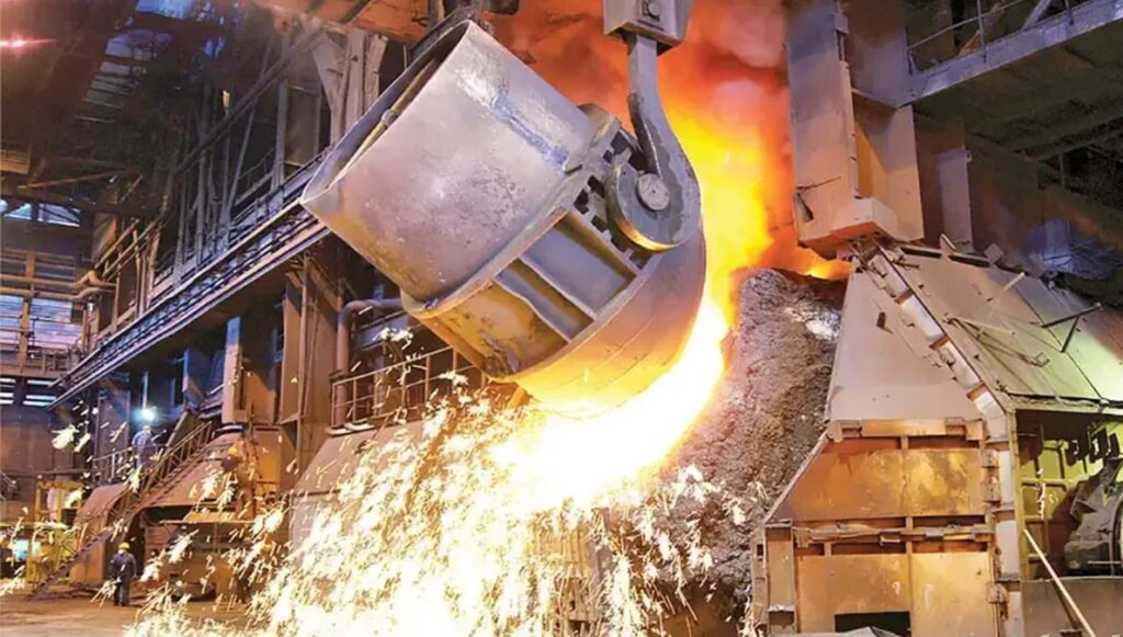صحيفة حكومية: صناعة الصلب في إيران على وشك الانهيار