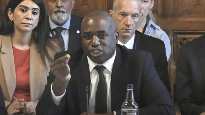 وزير الخارجية البريطاني أمام البرلمان: ندرس تفعيل آلية 