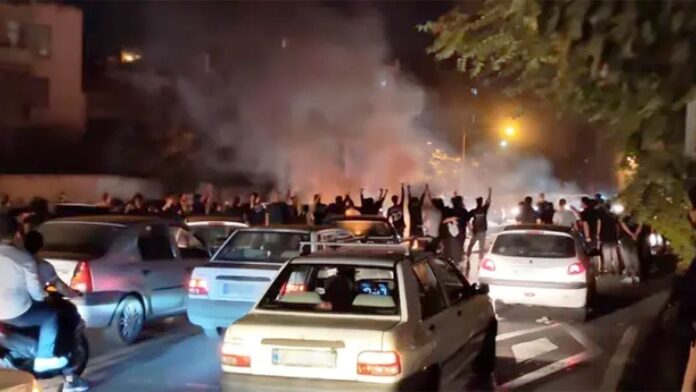 خوف  النظام الإيراني الأكبر: الشعب الإيراني