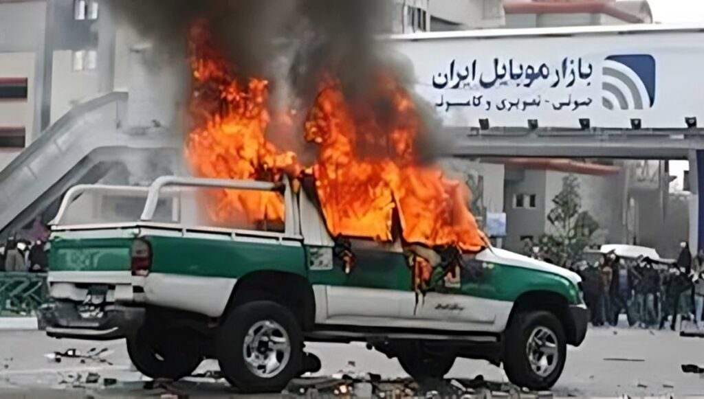 القوة الحقيقية للتغيير تكمن في قلب إيران: شعب منتفض