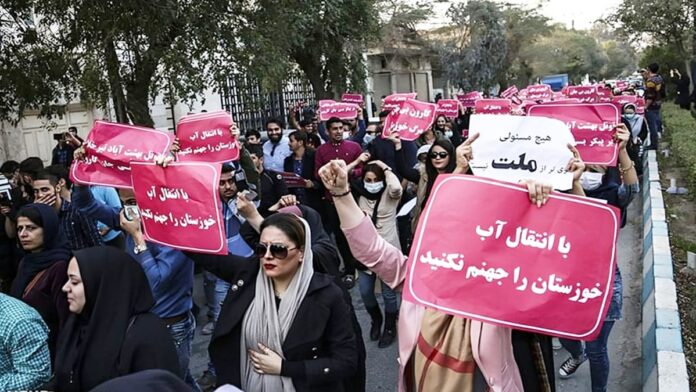 كارثة المياه في إيران: عندما يحوّل حرس النظام العطش إلى أداة للنهب