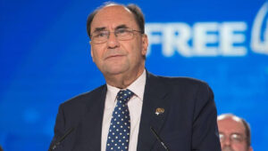 فيدال كوادراس: حان الوقت لعزل المجرمين الحاكمين في إيران وإغلاق سفاراتهم التي هي مراكز للجاسوسية والإرهاب