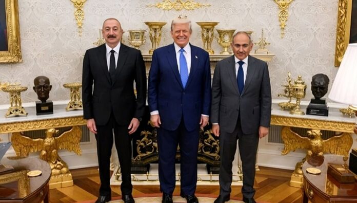 بينما يتصالح جيرانه، النظام الإیراني يندب 