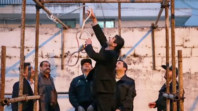 إيران تغلي بالاحتجاجات وخامنئي  المذعور يلجأ للإعدامات الوحشية