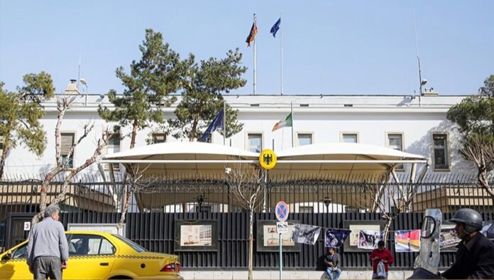 ألمانيا تدعو مواطنيها إلى مغادرة إيران تحسباً لانتقام طهران 