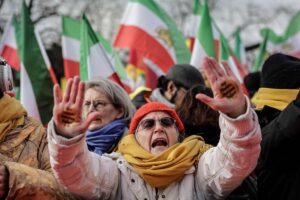 ميدل ايست: المعارضة الإيرانية بالخارج تحشد دوليا لإسقاط النظام