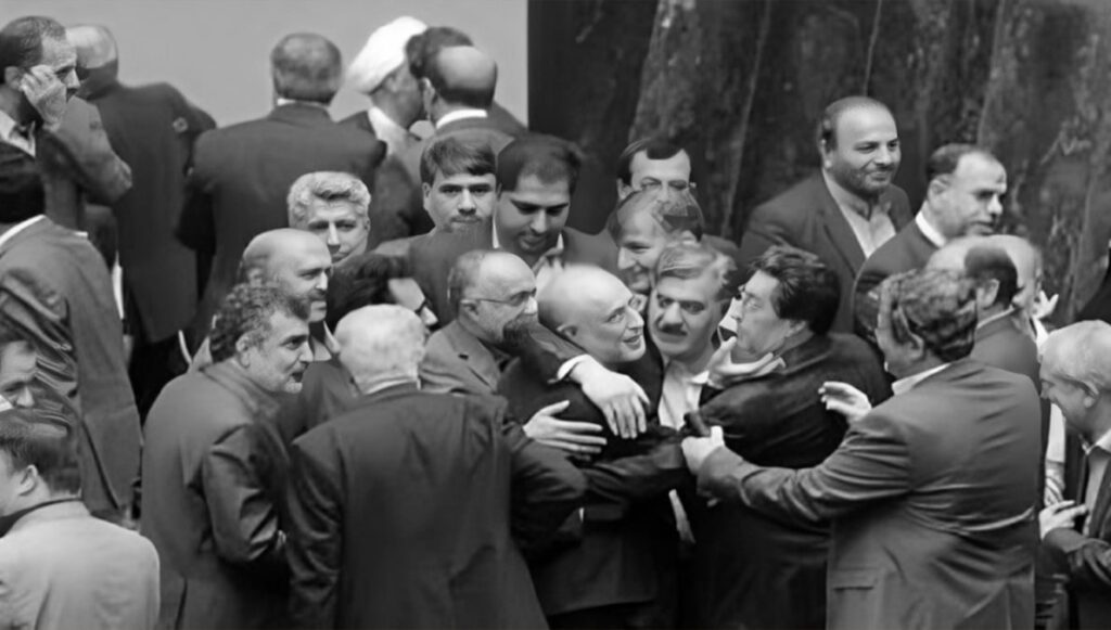 النظام الإيراني يدخل حقبة الاضطرابات: صراعات داخلية ومجتمع على حافة الانفجار