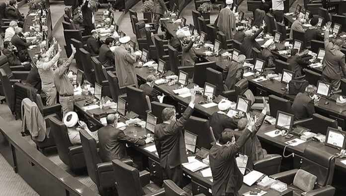 صراع الأجنحة يتصاعد في برلمان النظام الإيراني على وقع أزمة الكهرباء والماء