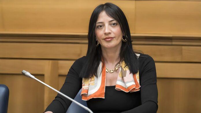 نائبة إيطالية: نقف إلى جانب مريم رجوي من أجل بلد حر وديمقراطي 