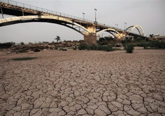 نهر كارون أكبر أنهار إيران يواجه خطر الجفاف