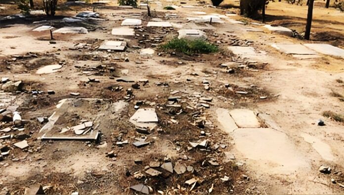 شواهد محطمة ومبادئ حية: النظام الإيراني يطمس ذاكرة مجزرة الثمانينات بتحويل 