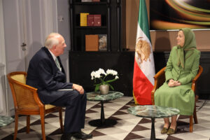 في لقائه مع السيدة مريم رجوي: المدعي العام السابق للمحاكم الدولية يدعو لمحاكمة قادة إيران دولياً