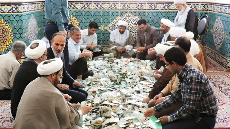 سوء الإدارة في إيران: كيف تخلق شبكات المحسوبية والفساد نظامًا فاشلاً؟