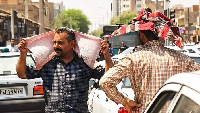 شلل يضرب أكثر من 20 محافظة إيرانية: النظام يعلن عن عطلة قسرية بسبب انهيار شبكات الكهرباء والمياه