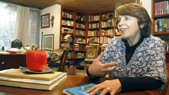 رئيسة الإكوادور السابقة روزاليا أرتياغا تدعم 