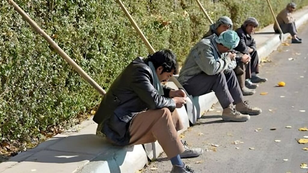 العنف والفقر والإهمال: عمال إيران ضحايا نظام يفضل الحرب والقمع