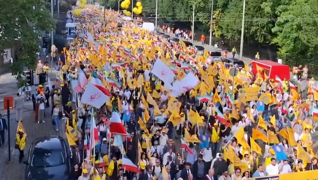 مظاهرة بروكسل استفتاء شعبي ورسالة بأن بديل النظام الإيراني موجود وفاعل