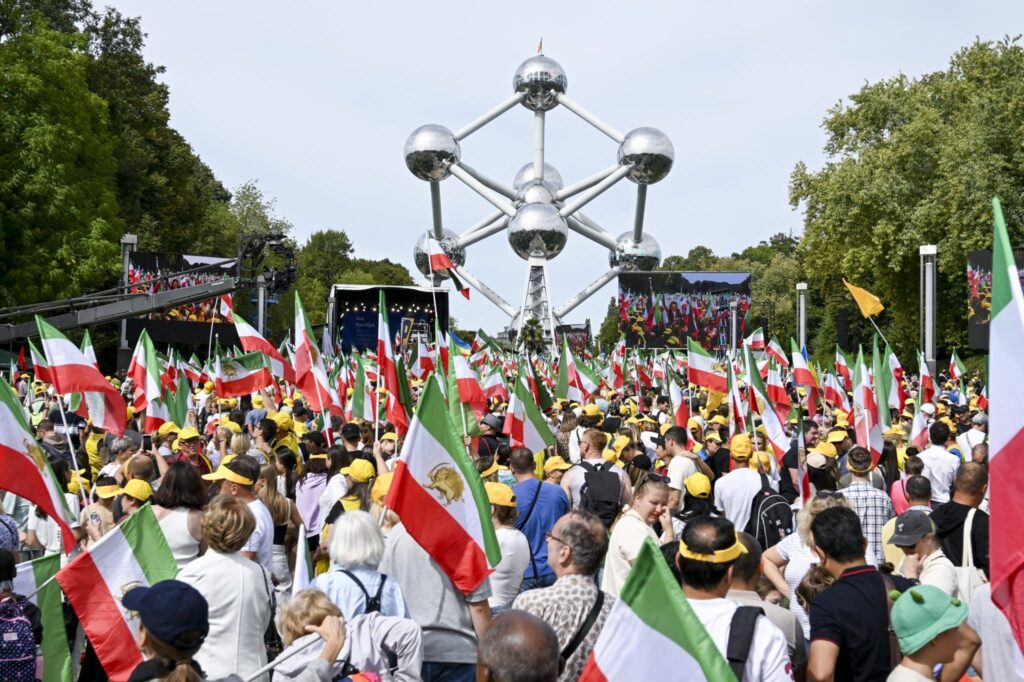 مظاهرة حاشدة للإيرانيين في بروكسل تحظى بتغطية إعلامية عالمية واسعة