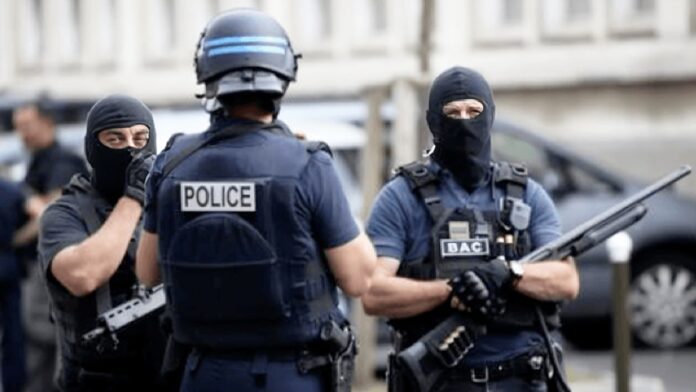 محكمة فرنسية تدين عملاء للمخابرات الإيرانية بالسجن بتهمة مهاجمة مقر للمقاومة الإيرانية