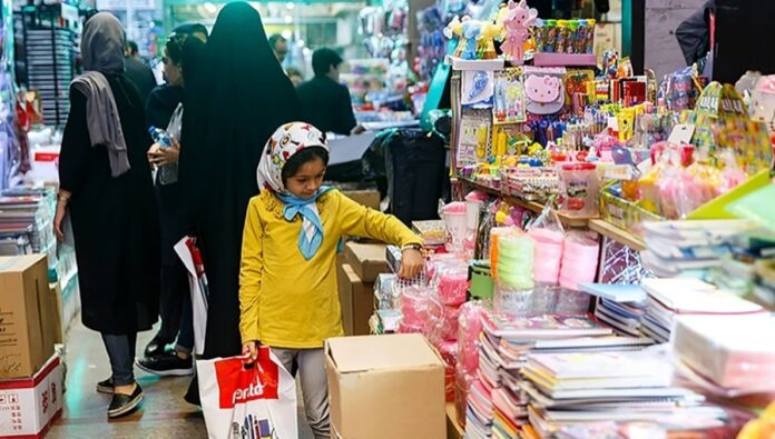 تطبّق سوق القرطاسية: قصة انهيار التعليم في إيران