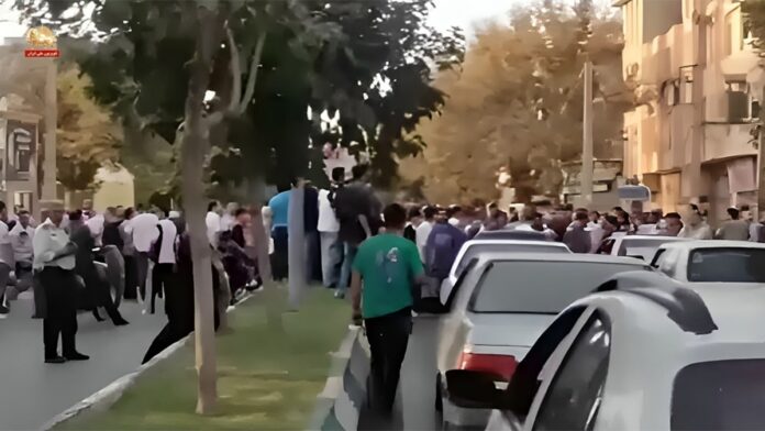 من انقطاع الكهرباء إلى انهيار العملة.. إيران على فوهة بركان الغضب الشعبي