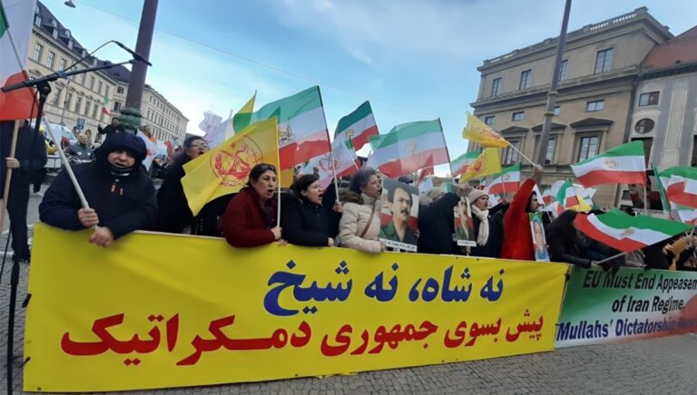 شعار “الموت للظالم، سواء كان الشاه أو خامنئي”؛ بيان تاريخي لحركة التحرر الإيرانية