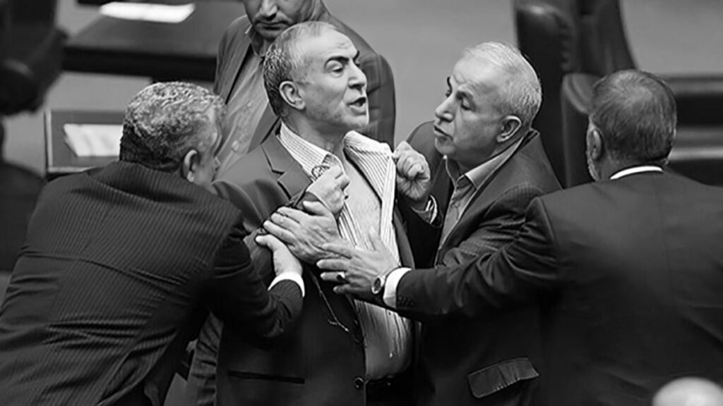 صراع الذئاب في طهران: تبادل اتهامات الخيانة والعمالة لإسرائيل