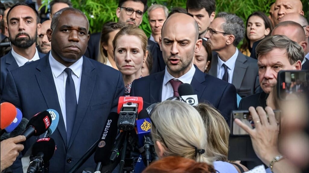 أوروبا تحذر طهران والنظام الإيراني يغرق في صراع داخلي خوفًا من "آلية الزناد"