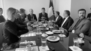 لوموند: مفاوضات إيران النووية في نيويورك تصل إلى طريق مسدود مع اقتراب عودة العقوبات