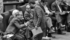 صراعات الأجنحة الحاكمة في إيران تطفو على السطح حول الملف النووي