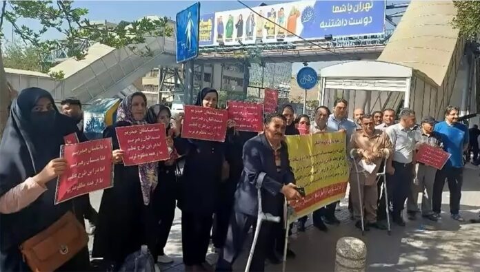 المتقاعدون الإيرانيون يتخلون عن العلاج… ومن أزمة الصحة إلى شعارات الانتفاضة في الشوارع