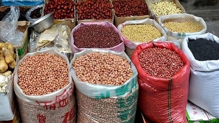 حتى الفاصوليا أصبحت من الكماليات: تقرير يكشف عمق أزمة الغذاء والفقر في إيران