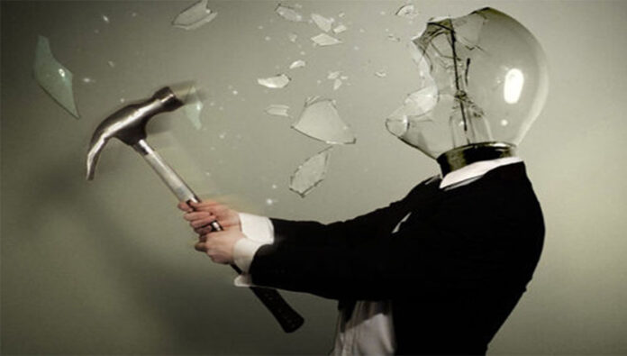 اعتراف من قلب طهران: تشريح التآكل الذاتي للسلطة في مراحلها الأخيرة