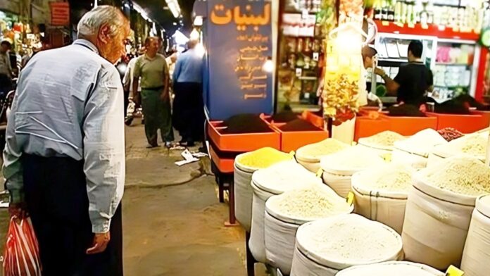 الفقر المتزايد في إيران: العائلات تلجأ إلى أذناب الدجاج والخبز مع تحول اللحوم والألبان إلى كماليات