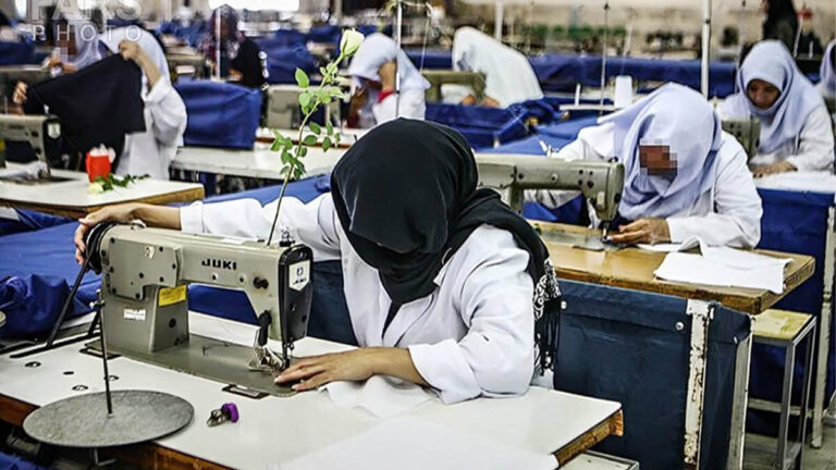 السخرة الشبيهة بالعبودية وأرباح هائلة: استغلال العمالة الرخيصة للسجناء في إيران