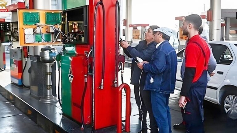 النظام الإيراني المفلس يلجأ لجيوب الإيرانيين بحيلة “رفع أسعار البنزين التدريجي”