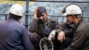 في ظل أزمة معيشية خانقة، النظام الإيراني يحرم أكثر من 3 ملايين عامل ومتقاعد من الدعم الحكومي