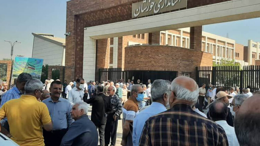 احتجاجات إيران: من إضراب عمال النفط والغازإلى صرخة الخبازين ومربي الدواجن