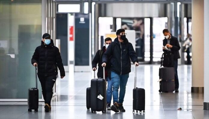 آلاف الممرضين الإيرانيين يتركون وظائفهم أو يغادرون البلاد وسط تدني الأجور والظروف القاسية