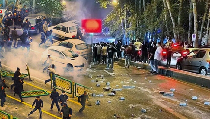 هل يتربص المجتمع الإيراني بشرارة؟