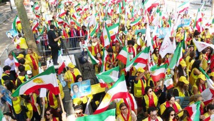 أكثر من 90% من الإيرانيين يسعون لإسقاط النظام