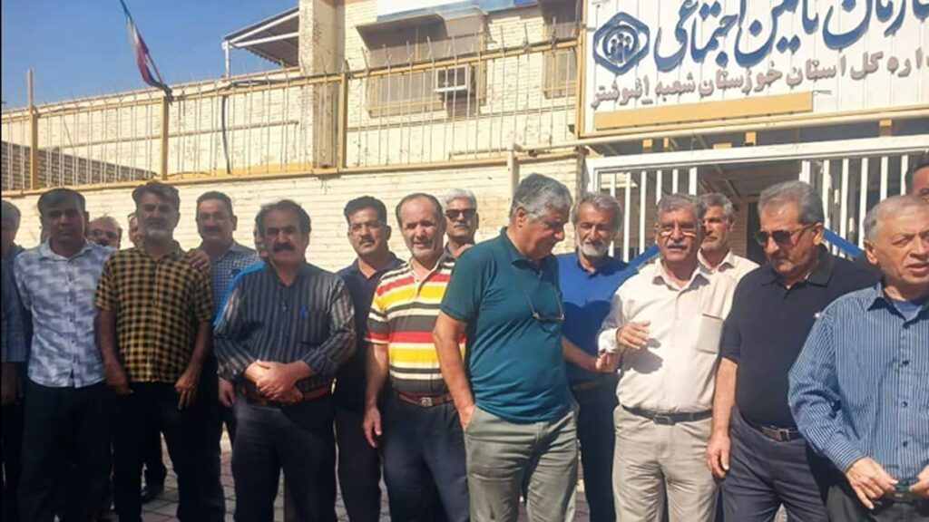 تجمعات احتجاجية متواصلة في مدن إيرانية مختلفة