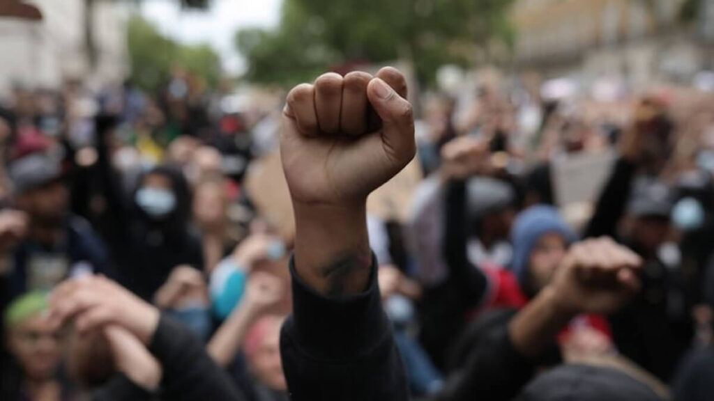 صحیفة کندیة: النظام الإيراني يترنح، وكندا تستطيع المساعدة في إسقاطه