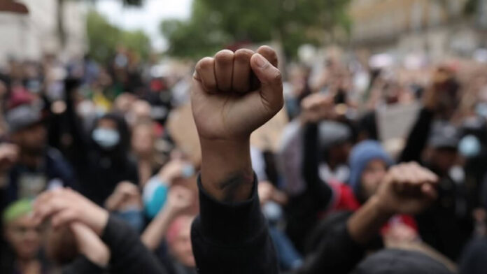 صحیفة کندیة: النظام الإيراني يترنح، وكندا تستطيع المساعدة في إسقاطه