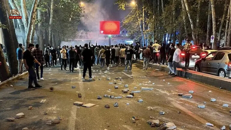 بقاء النظام على حساب القلق الجمعي للإيرانيين