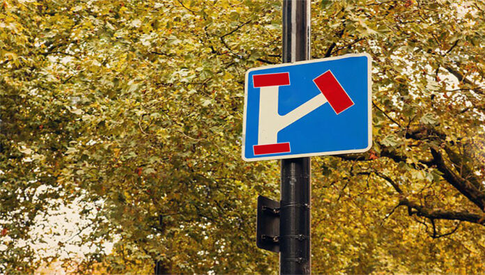 النظام الإيراني محاصر في مثلث الانهيار