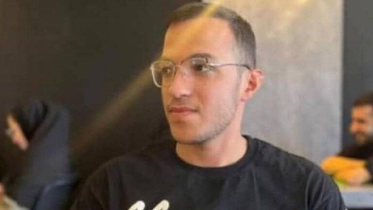 إضرام النار في جسده.. “نار أحمد” في الأهواز تفضح فساد النظام وتقرّب “يوم الحساب”